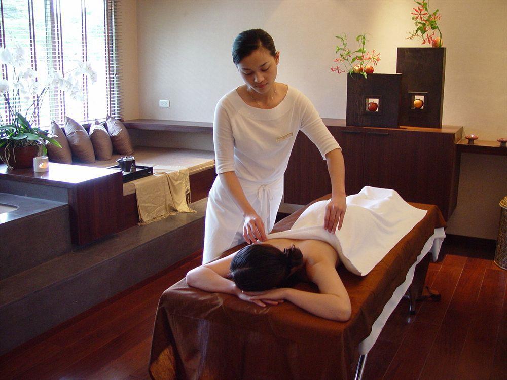 Parkview Hotels & Resorts Città di Hualien Esterno foto A woman receiving a massage
