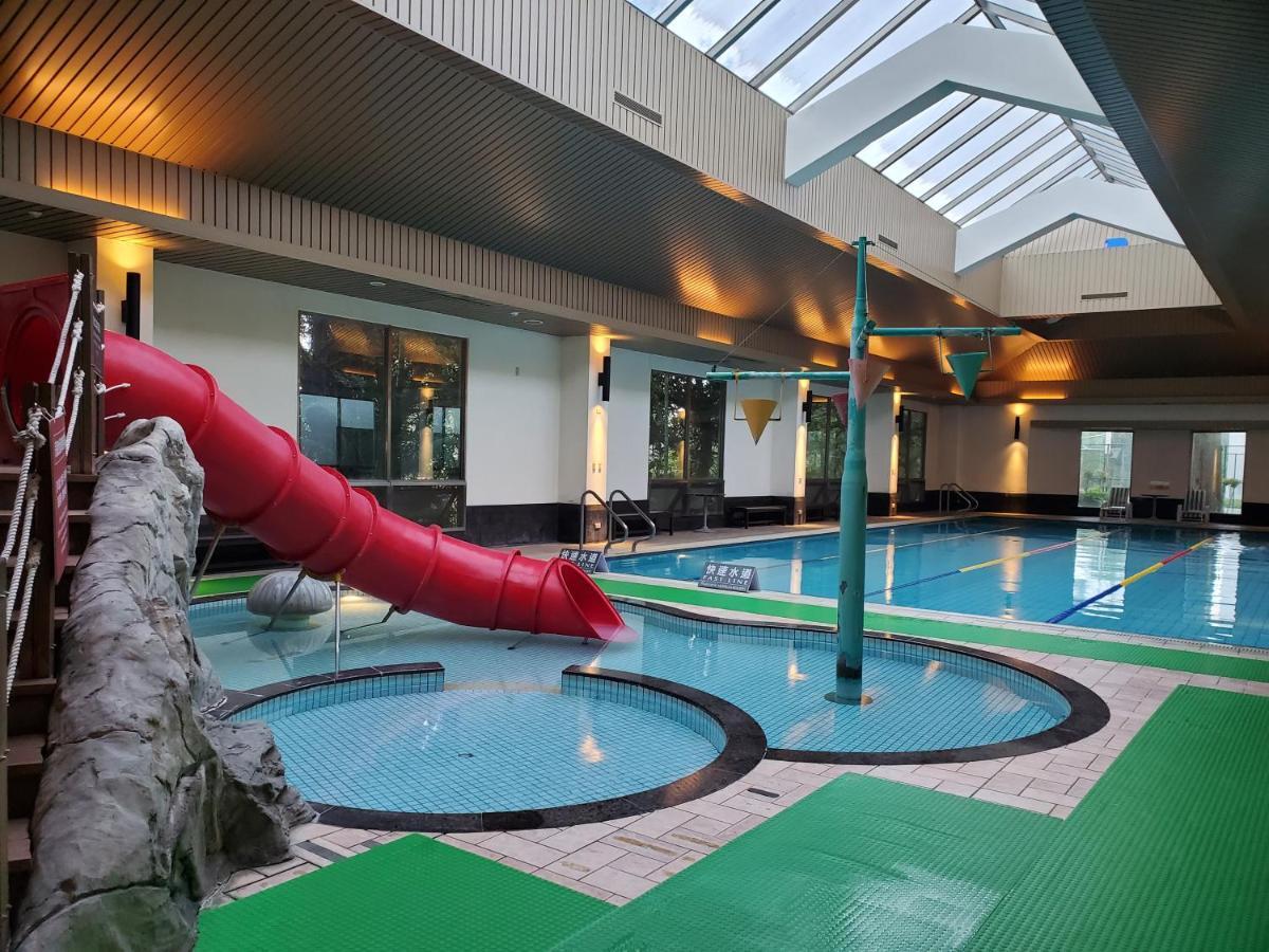 Parkview Hotels & Resorts Città di Hualien Esterno foto The swimming pool at the hotel
